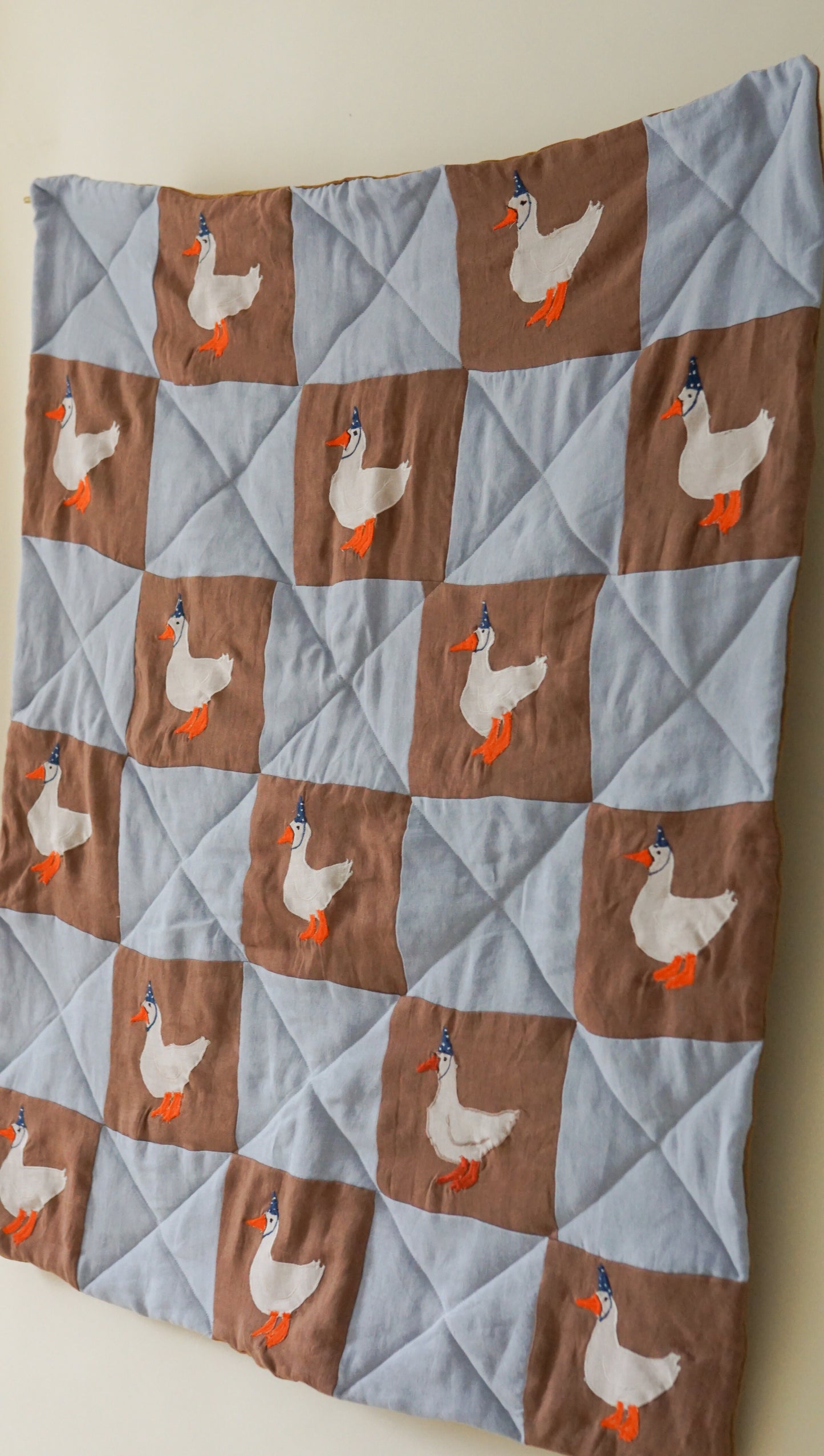 Heirloom Quilt Goose with Hat