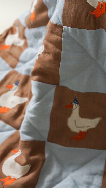 Heirloom Quilt Goose with Hat