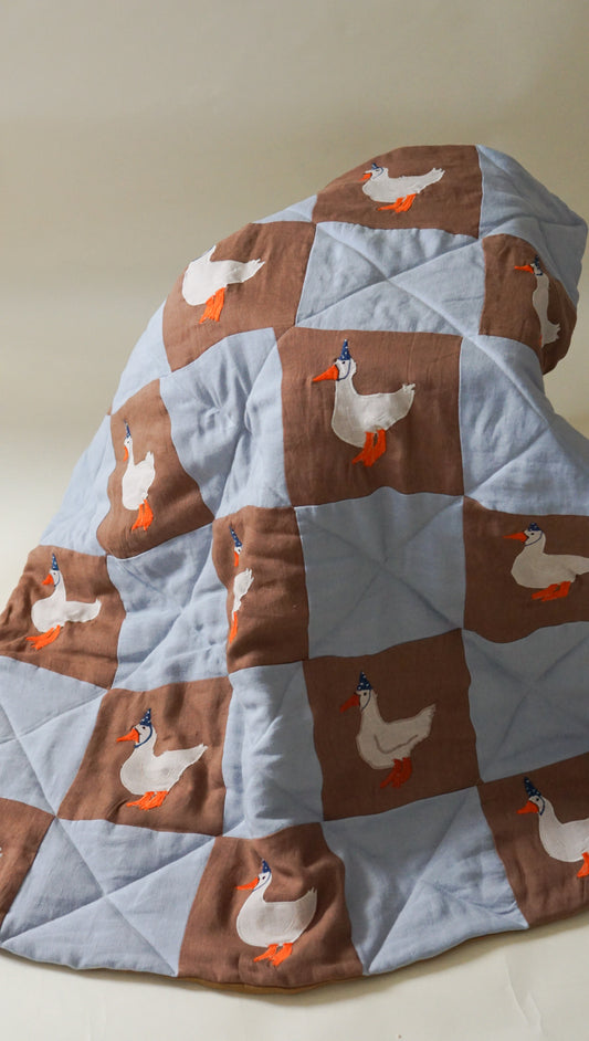 Heirloom Quilt Goose with Hat