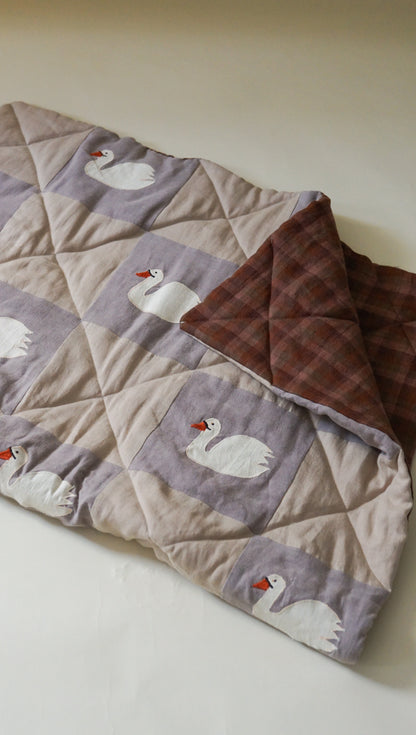 Heirloom Quilt Swan